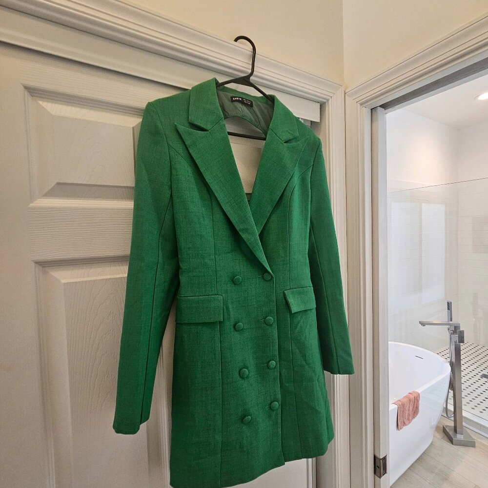 backless-strappy short coat dress